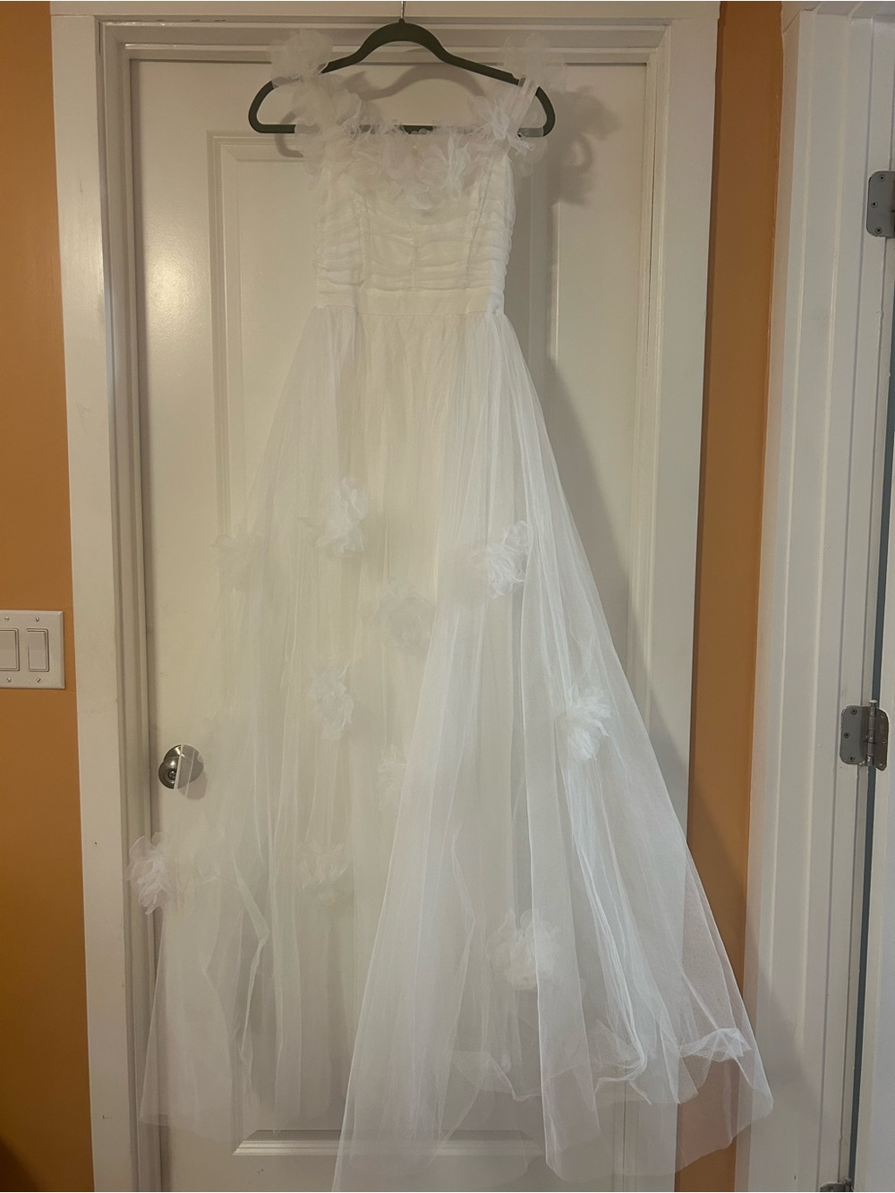 Selfie Leslie White Tulle Flower Appliqué Formal Dress